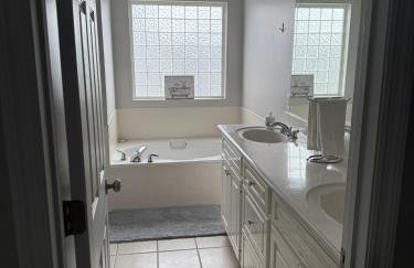 Beach Days, Nightlife Nights, East End of PCB - Foto 4