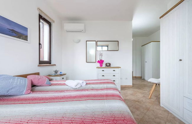 Amazing Detached Villa for 8 Guests Near Stintino - Photo 3