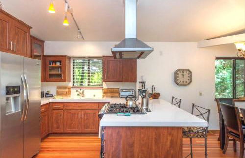 Absolute Zen! Redwoods! BBQ Grill! Fast WiFi!! Ping Pong!! Dog Friendly! - Foto 10