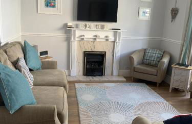 Perfect base for 8, pets allowed - Photo 1