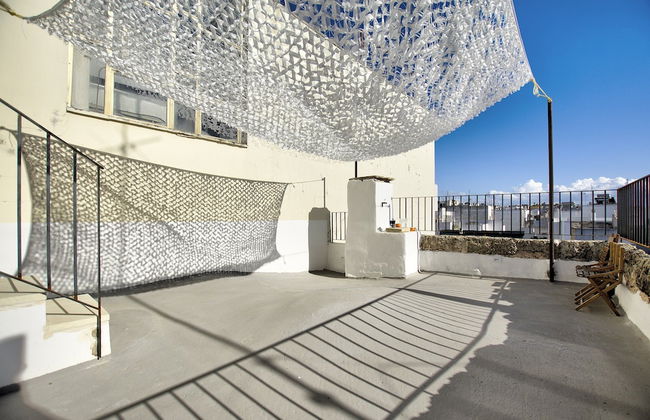 Lovely 70s Style Patio and Terrace - Photo 43