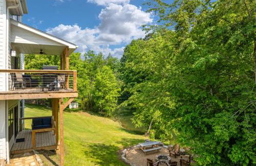 New Riverfront Home with Mtn Views - Foto 32