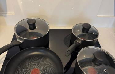 Brand-new flat, King Bed, Sofa Bed with full kitchen, Wi-Fi, self check-in Central location near everything - Foto 36