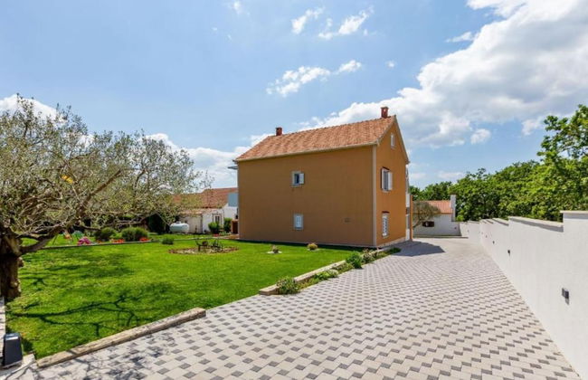 Peaceful Murvica Villa Pool, Garden, and Modern Comfort - Photo 32