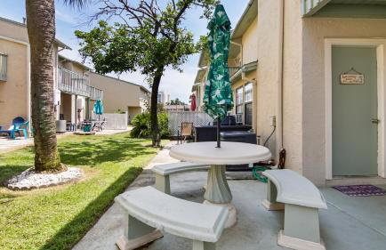 Beach access close to Walmart, Bowling,skating and Game room - Photo 47