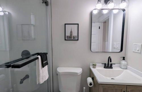 Cozy Gem 18Min to EWR, 8min > NYC Train + Parking - Foto 15