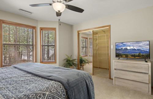 2 Living Rooms Fires Quick Drive Downtown - Foto 27