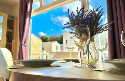 Marton Mere - 3 Bedroom Caravan- by Holiday Homes - Photo 29