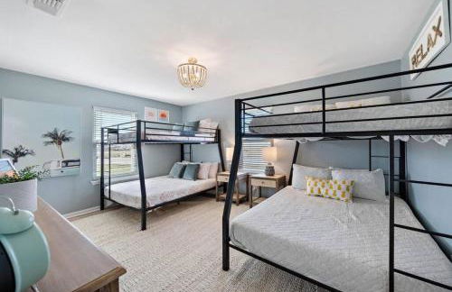 Stunning beach house with ocean views and large deck, just steps from the beach - Foto 13