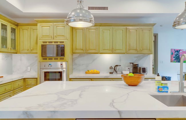 Carolwood - Modern Tuscan Villa With Rolling Lawns and Loggia in Holmby Hills - Photo 23