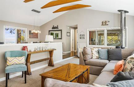 Cabin in the Sky by Avantstay Deck w/ Views - Foto 6