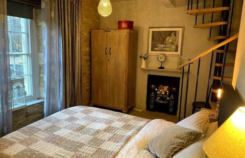 Historic Cotswold Chic Style for UK staycation - Photo 23