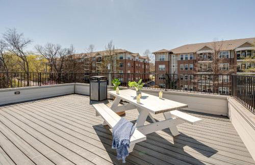 Mesmerize Melrose - 5 Mins to Broadway - Rooftop Deck - Foto 5