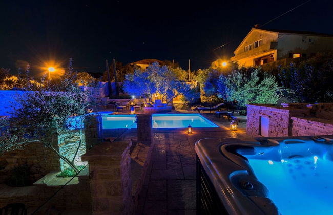 Apartment in Murter With Pool & Bubble Bath - Photo 17