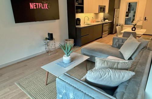 Hollywood Luxury Retreat I Pool Views I Jacuzzi I Fitness Center I Free Parking! - Foto 6