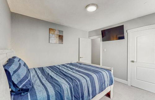 Near Beach! Group-Friendly Michigan City Retreat - Photo 16