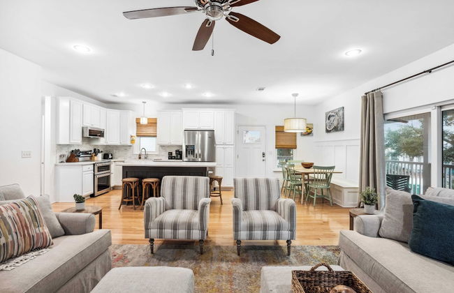 Dolphin Days by Avantstay Pool, 0.2mi to Beach! - Foto 8