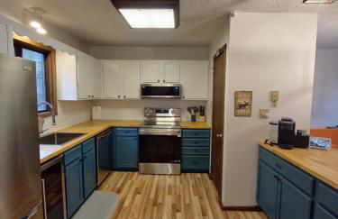 Rustic Mountain Escape Waterpark, Ski & Views! - Foto 28