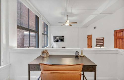 Lofts on E 4th, WALK TO CAVS, Sleeps 6 - Foto 24