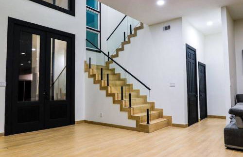 Lake Home: Relax and Unwind in Mission Hidden Gem - Photo 16