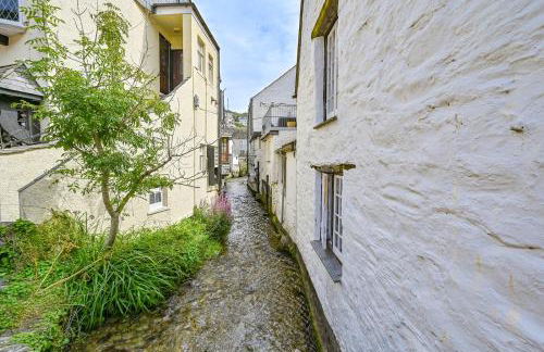 Luxury Couple's Getaway with River Views and Parking - Foto 19