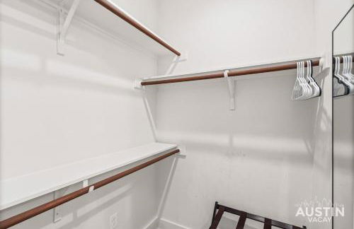 Pet Ok East ATX 2BR 2.5BA Pool, Game Room and Yard Nr Moody Ctr by Austin Vacay - Foto 26