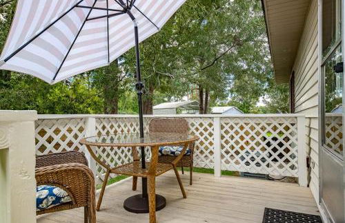 3-Bedroom Home with King Bed, Smart TVs & Fenced Yard - Foto 9