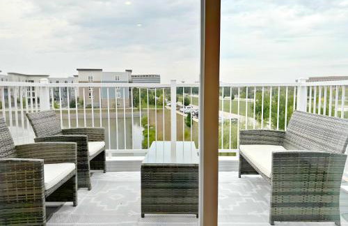 Modern 4BR Townhouse with Parking & Lake Views - WVille rep 4 - Foto 59