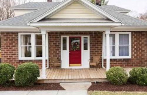 Steps to JMU & I-81 Fenced Yard Walk 2 Starbucks - Foto 10