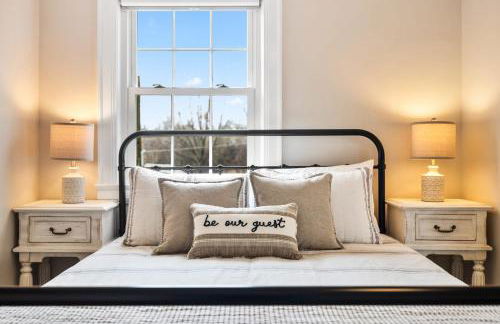 Tranquil Mountain Escape Luxurious 5-Bedroom Farmhouse with Pool - Foto 23