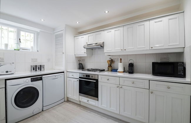 At Home in Chelsea - Photo 14