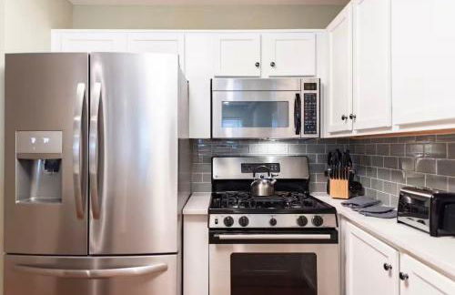 Large Townhouse, Walk to All! King Beds-Highlands - Foto 24