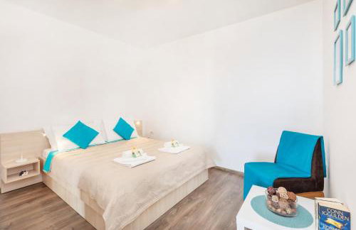 Apartmani D & J with Heated Pool & Stunning Sea View - Photo 95