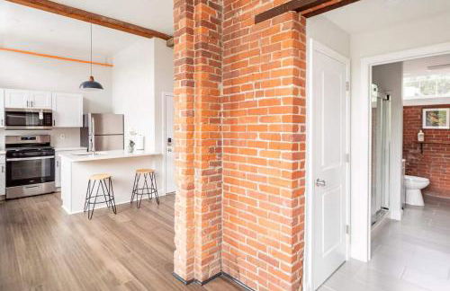 Jennifer's Historic Loft Glass Bedroom - Foto 10