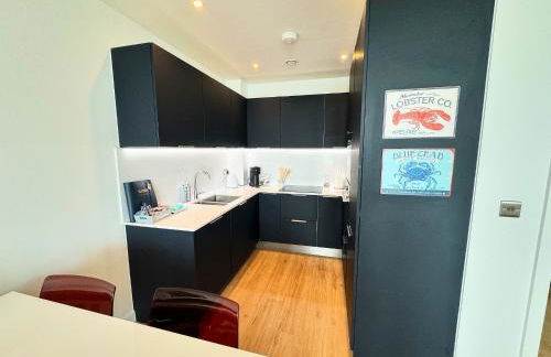 Stunning Beach Front Apartment with Sea views, FREE Parking & Balcony - Foto 12