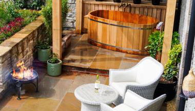 PEAK DISTRICT ROMANTIC Courtyard Loft, with Outdoor Japanese Whirlpool Bath - Foto 2