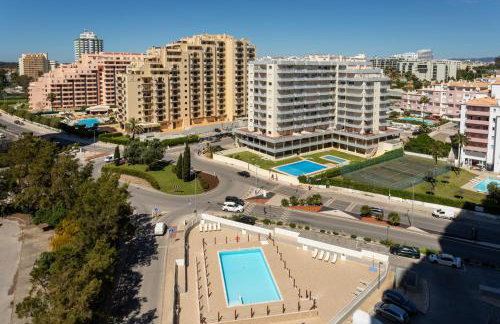 McRamé Design Apt Sea View, Beachfront, Swimming Pool, 2BDR, 2BAR, 6 pax, Praia da Rocha - Photo 23