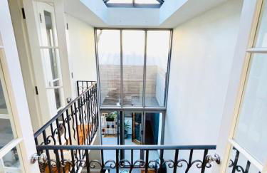 Elegant and Modern 3-Bedroom Victorian House in Westminster, London - Photo 3