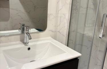 Paris Eiffel Tower et Disney apartments, parkings gratuits et sécurisés, 10 minutes métro to Paris - Foto 33