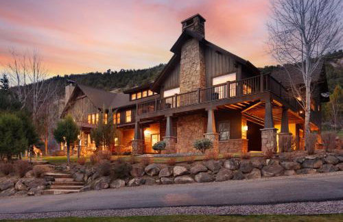 Luxe Artful Mountain Retreat with 4 King Suites, 8 Person Hot Tub and 3 Decks - Foto 2
