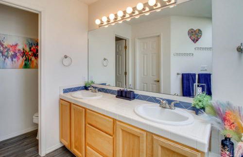 Explore ABQ and Rancho Rio Family Home with Patios! - Foto 13