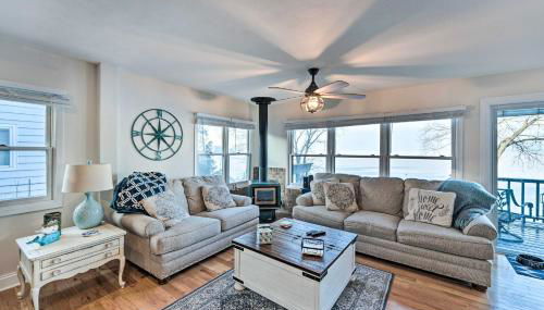 Lakefront Home with Gorgeous Sunsets, Kayaks, and Pier - Foto 1