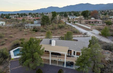 Heated Pool and Jacuzzi, Scenic Mountain View, Lux and Cozy, - Foto 25