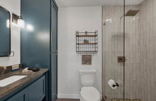 Elegant and Stylish Glenmoor Abode - 5 min to Town - Foto 54
