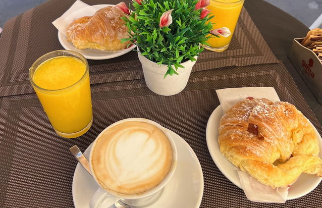 Bon Ton Design Rooms by DOT Suites - Photo 32