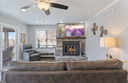 Spacious Home & Lake Access, Lake Views Throughout - Foto 6