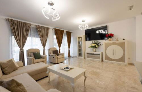 Exclusive Villa City, Beach & Golf - Photo 18