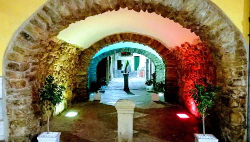 Sotto L'Arco - Foto 1