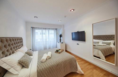 Vut Salvador Santiago - Photo 1