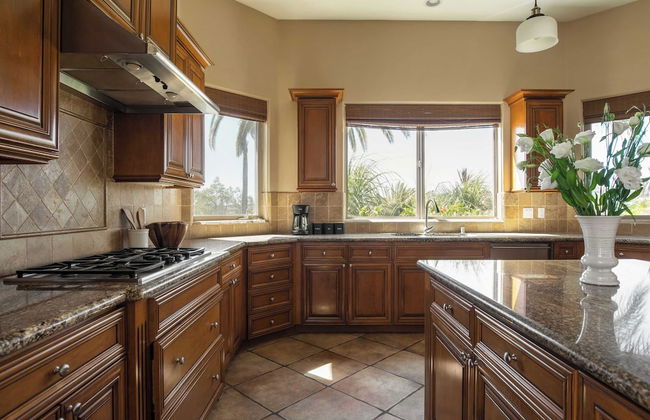 Sangiovese By Avantstay Spectacular Estate w/ Pool, Hot Tub & Putting Green - Photo 20